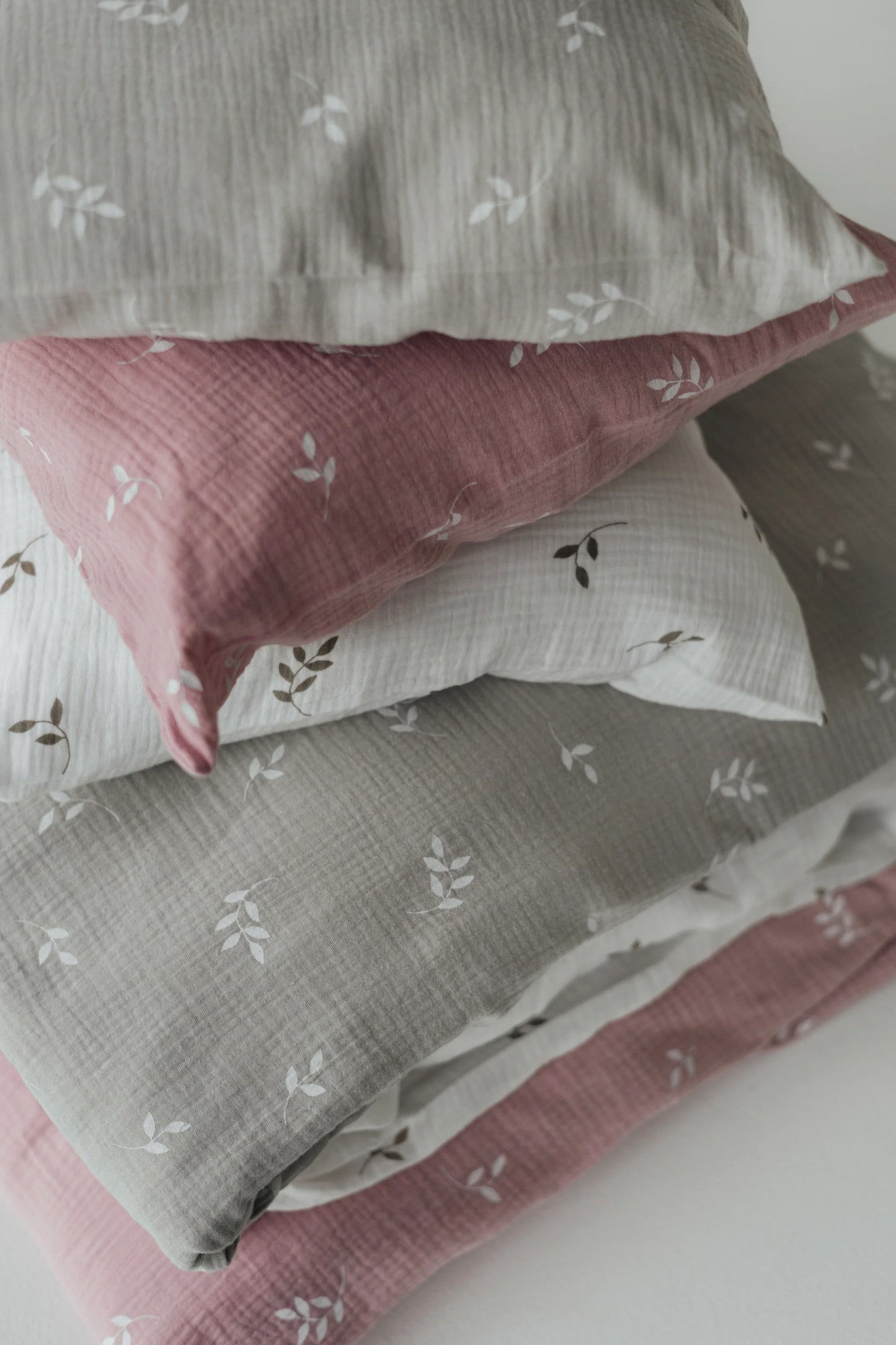 Voodipesu komplekt beebidele - Blush Leaves