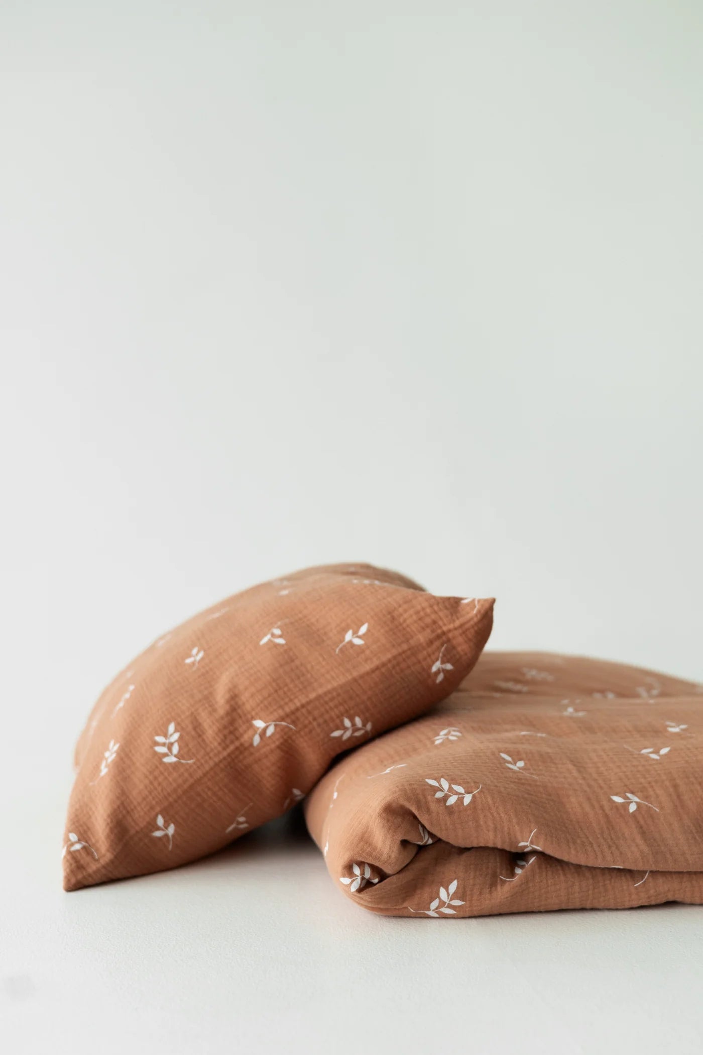 Voodipesu komplekt beebidele - Caramel Leaves