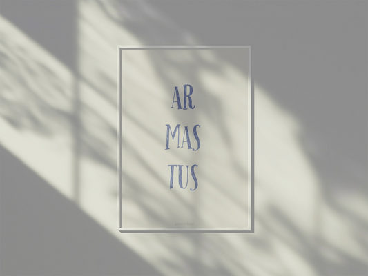 Detailpilt: tekst “ARMASTUS” minimalistlikul posteril laste toas
