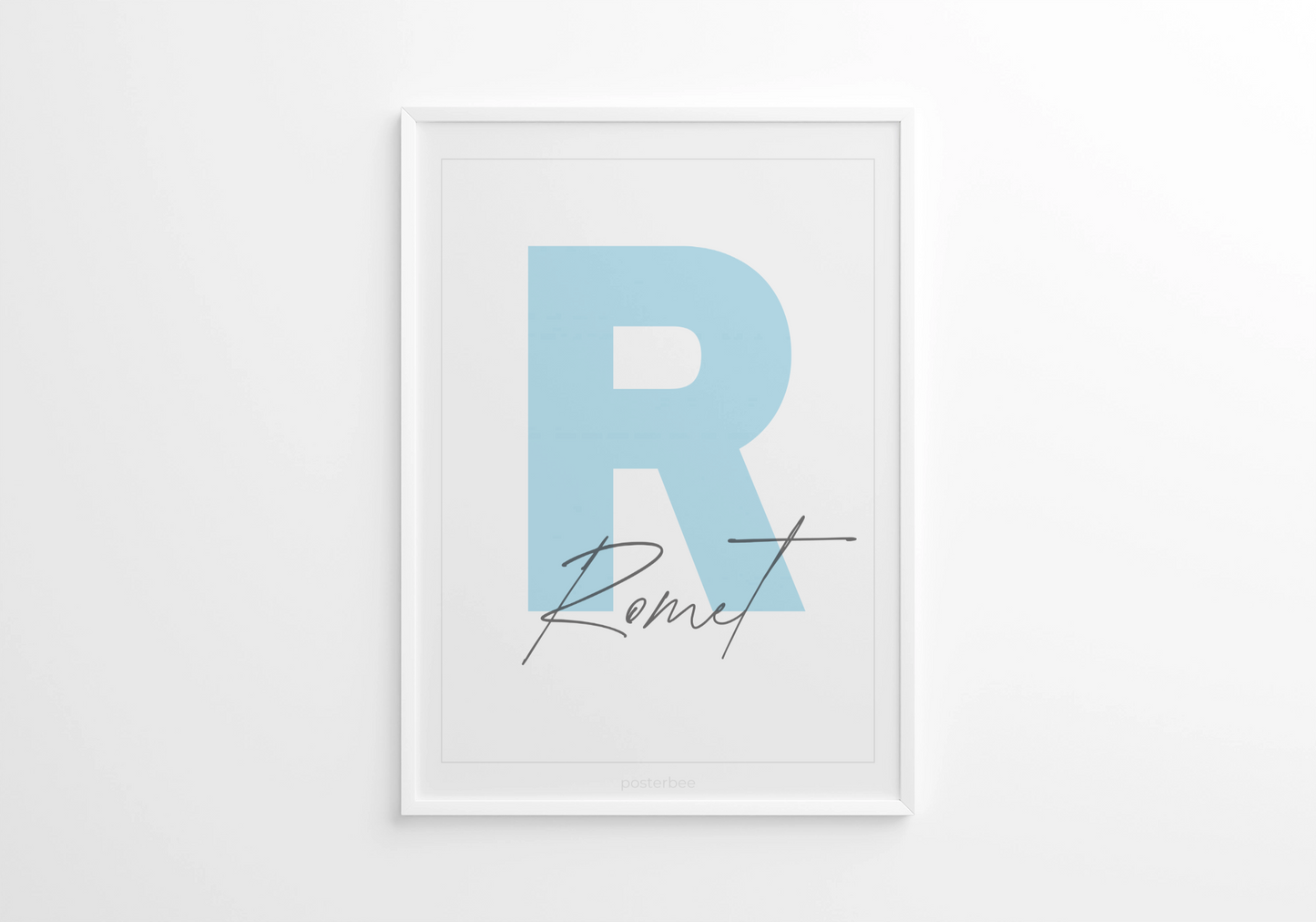 Nimeposter – sinine taust, lapse initsiaal ja nimi – Emma & Roosi