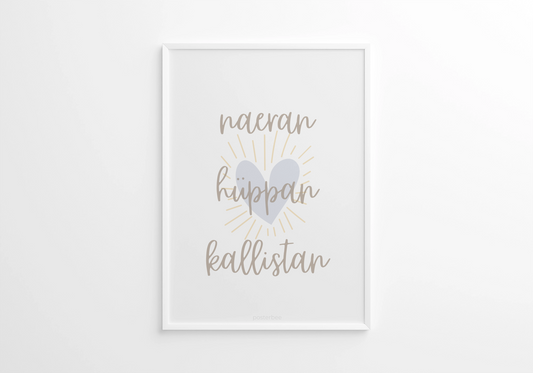 Poster kallistan – armas tekst “Naeran, hüppan, kallistan” lastetoa sisustamiseks – Emma & Roosi