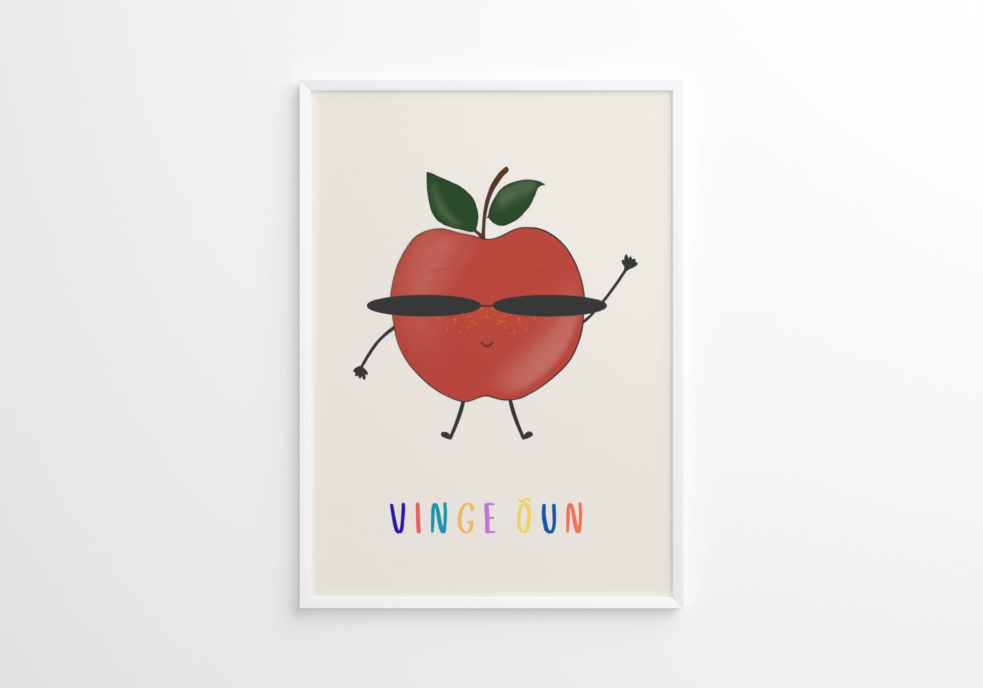Poster “Vinge Õun” värvikas õunajoonistus lastetuppa – Emma & Roosi