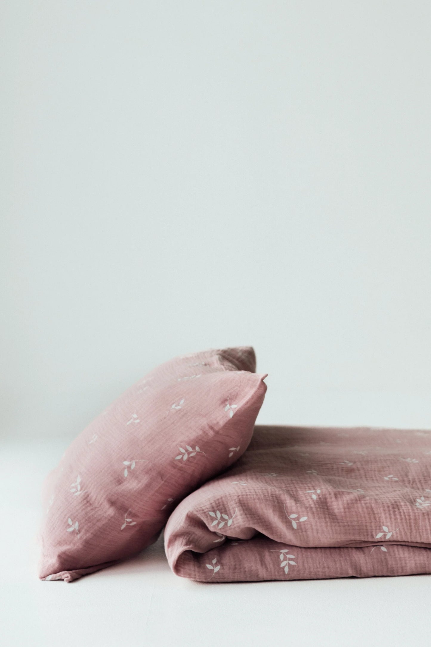 Voodipesu komplekt beebidele - Blush Leaves